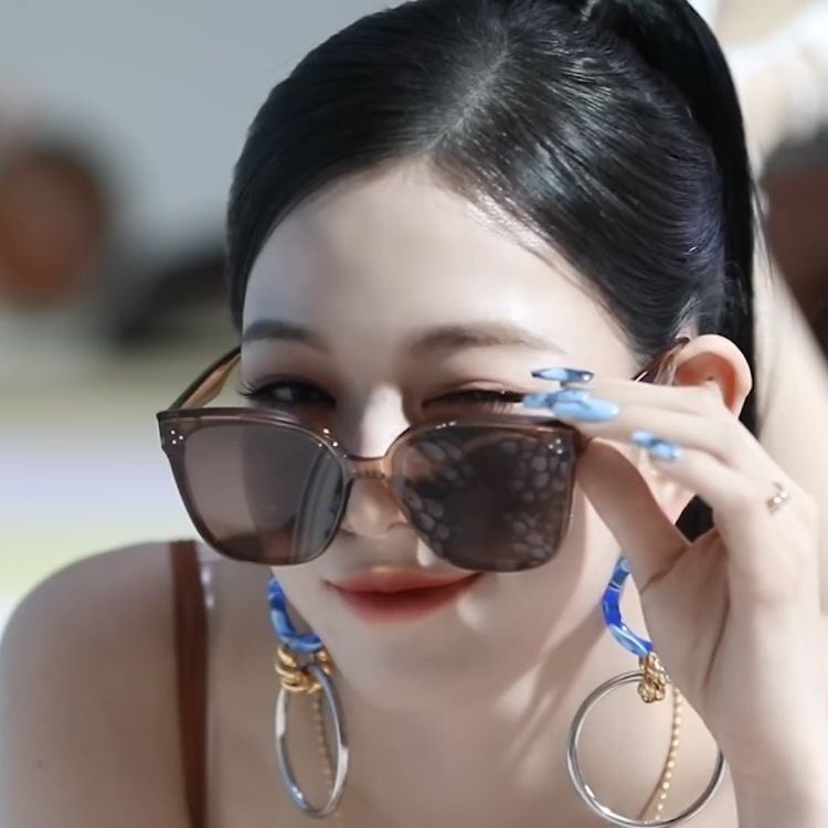 tiny__chae's tweet image. she’s too cute T_T
#채영