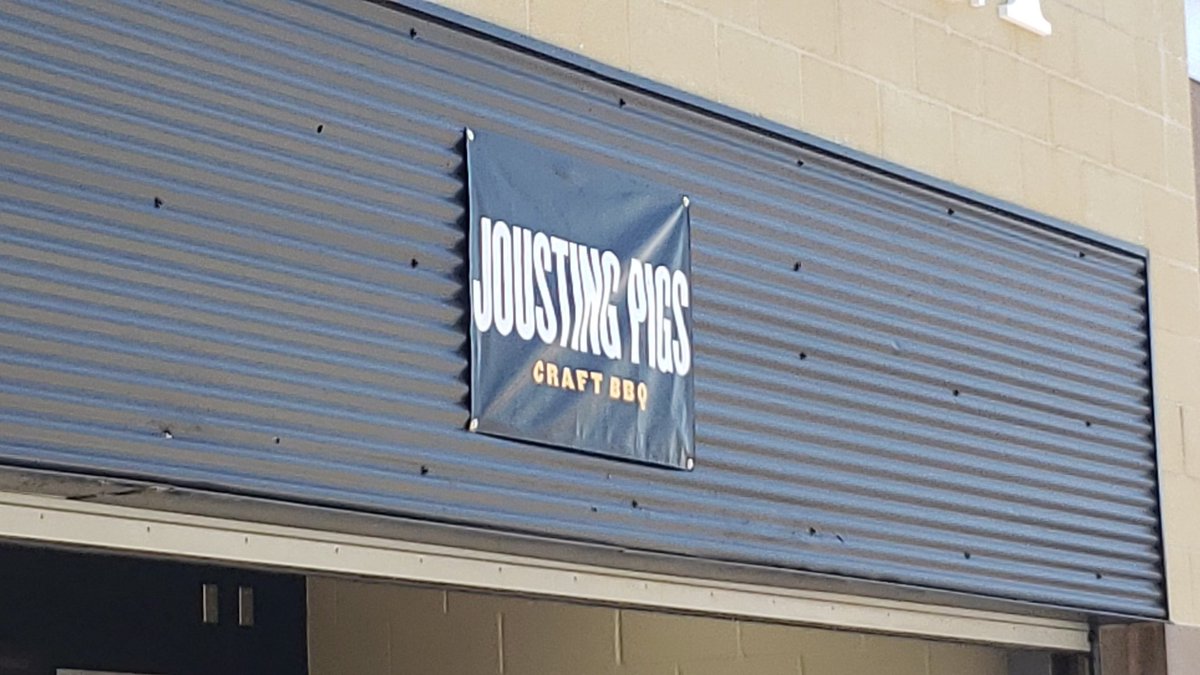 Liberty local treasure <a href="/JoustingPigsBBQ/">Jousting Pigs BBQ</a> representing northland BBQ at the @KCWoSo game today. Longest line on the concourse is no accident.