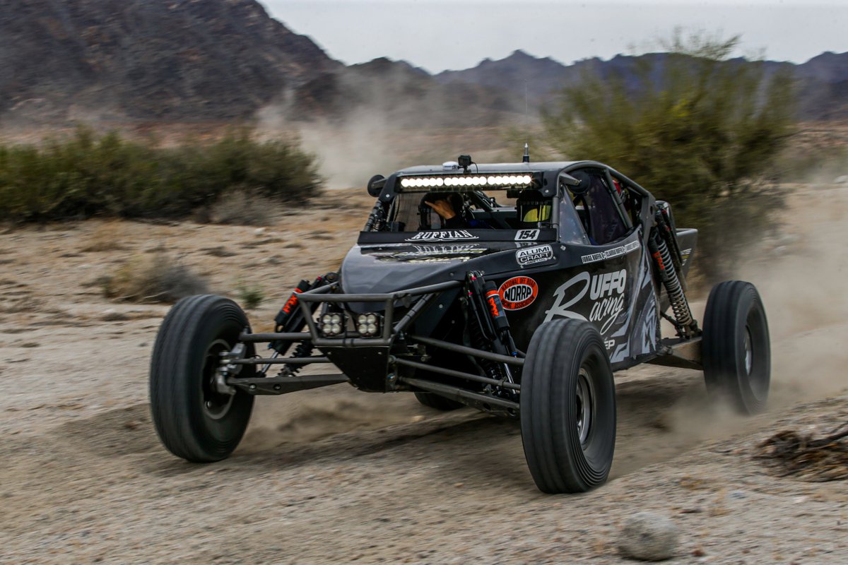 ruffo_racing's tweet photo. Mitad de la carrera... ¡prohibido rendirse!

#RuffoRacing #Ruffianes #OffRoad https://t.co/F2a0NaUoi9