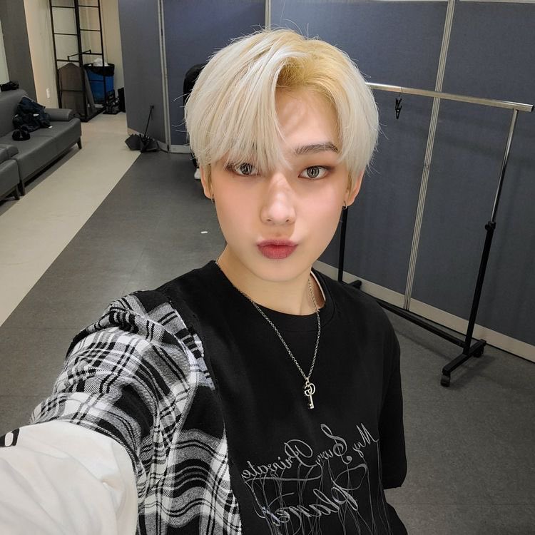 KpopBdays's tweet photo. happy birthday to Sunoo fro 
ENHYPEN!!💗���

#enhypen #engene #heeseung #sunoo #sunghoon #jay #jake #jungwon #niki #HAPPYSUNOODAY https://t.co/TcfTilz0cI