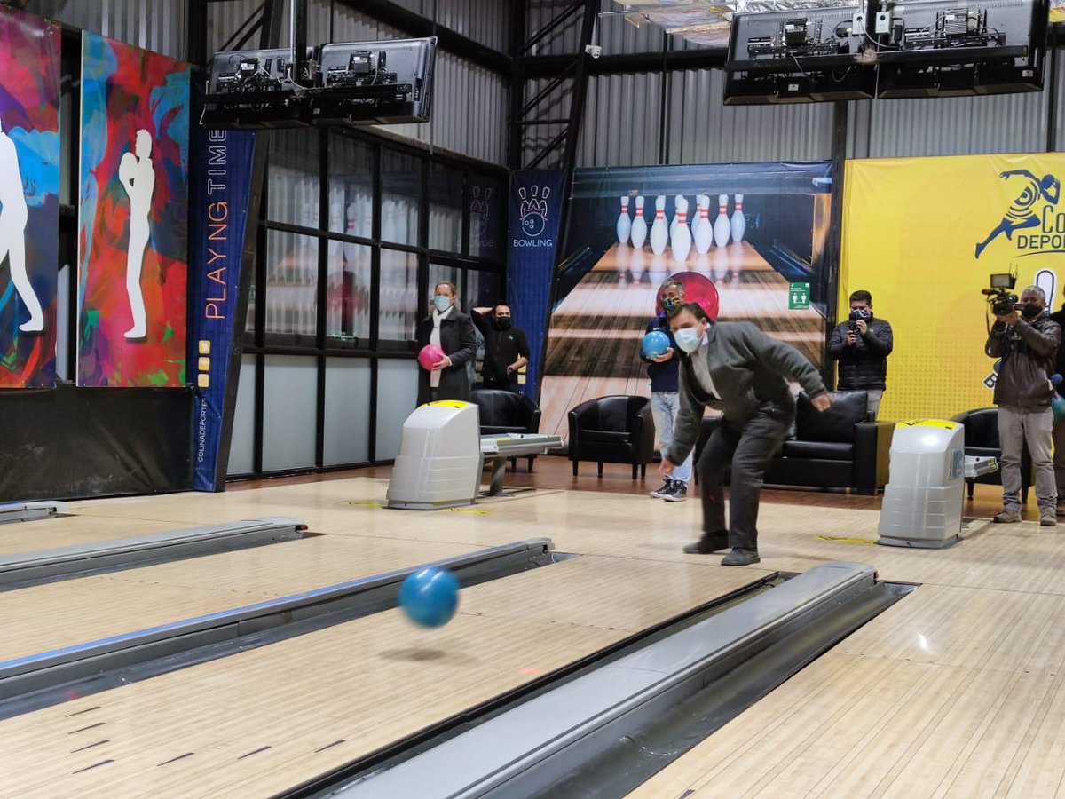 MuniColina's tweet photo. #Deportes
El alcalde @mario_olavarria encabezó este martes recién pasado la reubicación del Bowling Municipal, que abrió sus puertas en el Boulevard Los Ingleses y que comenzará a recibir a los vecinos en próximas etapas del plan #PasoAPaso. https://t.co/OtvH7ahRyv