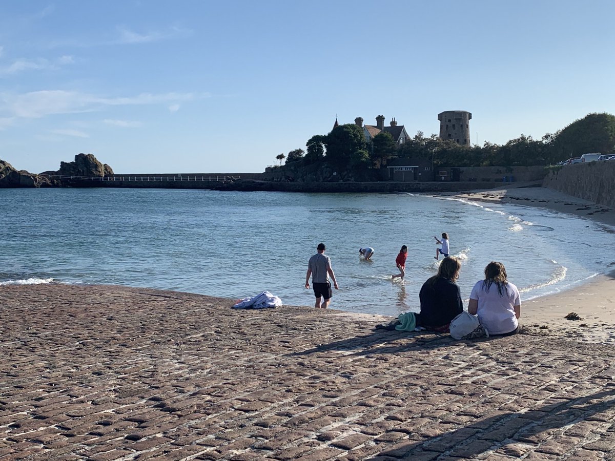 TracyMourant's tweet photo. Am evening dip #larocque #jerseyci https://t.co/M97AoNfU09