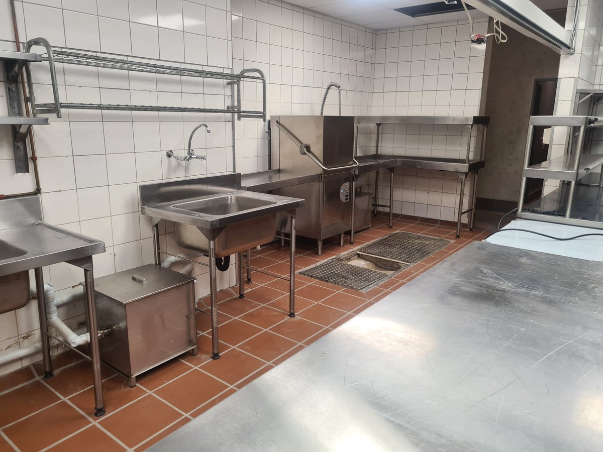 ted_pops's tweet photo. Signed, sealed and delivered!
News Cafe Town Square Roodepoort done and handed overβ #ItsaVibe
#TheCateringEquipmentGuy
#PremiumKitchens https://t.co/ArxPvJpGO0