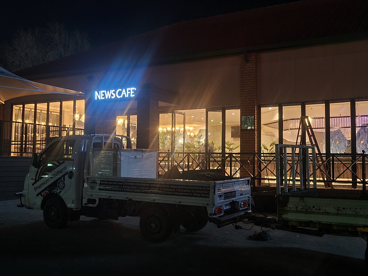 ted_pops's tweet photo. Signed, sealed and delivered!
News Cafe Town Square Roodepoort done and handed overβ #ItsaVibe
#TheCateringEquipmentGuy
#PremiumKitchens https://t.co/ArxPvJpGO0