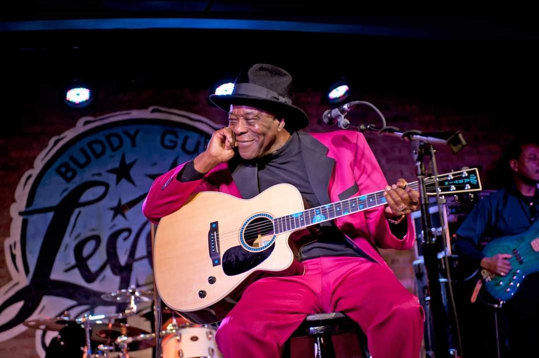 Buddy Guy, exponent of Chicago blues,  influenced guitarists including Eric Clapton, Jimi Hendrix, Jimmy Page, Keith Richards, Stevie Ray Vaughan, Jeff Beck, Gary Clark Jr. and John Mayer. In the 1960s, Guy played with Muddy Waters as a house guitarist at Chess Records🎸🇱🇷🎸🇸🇯