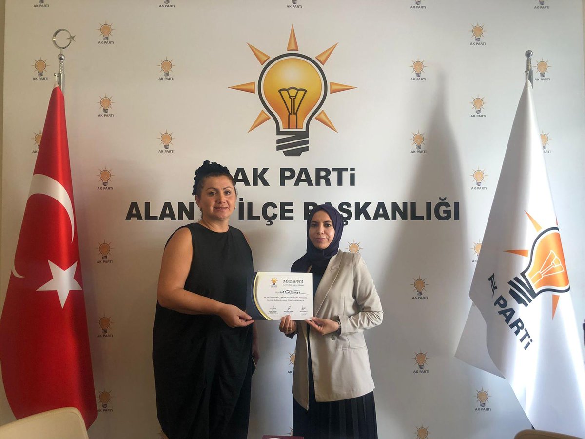 gulayguvenc07's tweet photo. ⤵️ #Türkler Mahalle Başkanımız Gönül Arık'a, #Şekerhane Mahalle Başkanımız Ayşe Şirin'e #Akdam Mahalle Başkanımız Hatune Tuncer'e mazbatalarını takdim https://t.co/N933ZLaEb2şkanlarımıza görevlerinde başarılar dilerim.
#KadınlarlaBüyükTürkiyeYolunda
#GüçlüKadınGüçlüTürkiye https://t.co/VMy3Lzmhpi