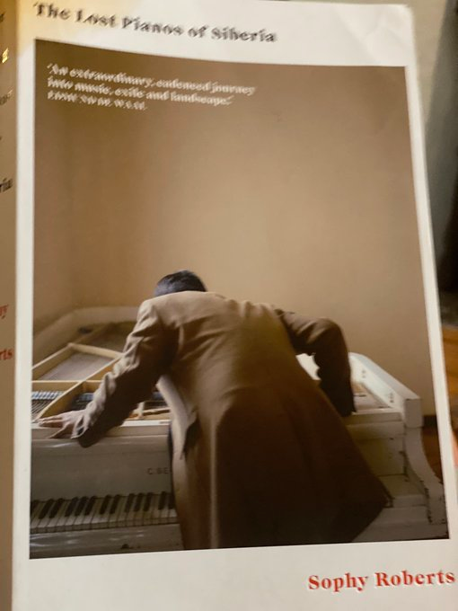 AidaBSanchez's tweet photo. «La música se convirtió en un símbolo de esperanza, consuelo y civilización en uno de los territorios más hostiles de la Tierra»
'Los últimos pianos de Siberia' de #SophyRoberts @rimllorca @revistadeletras https://t.co/BS6X5LbLk6 https://t.co/gGrraDrAgE