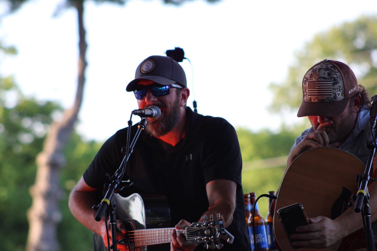 CreatiVets1's tweet photo. Our first annual golf tournament was a major hit. Swipe to see for yourself ➡️
.
.
#veteran #art #music #golf #golftournament #charityevent #ua #fau #nhl #songwriting #lukepell #briandavis https://t.co/SVVREmiTqr