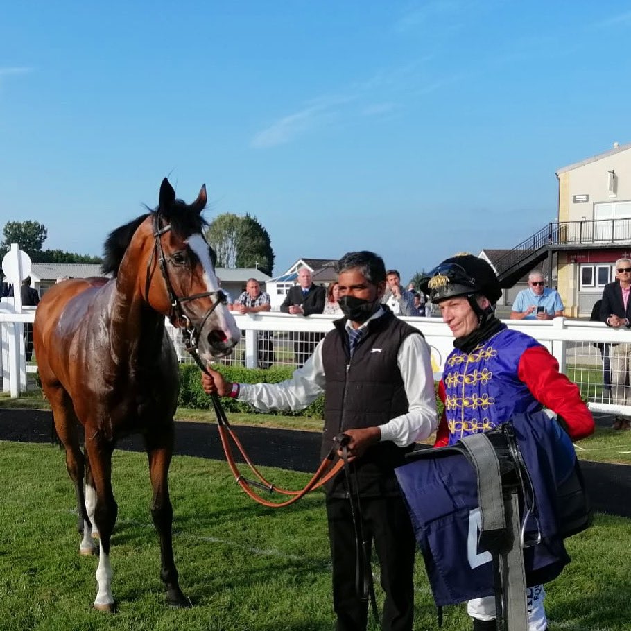 RHughesracing's tweet photo. 🏆TYNWALD🏆 makes a winning debut for Her Majesty The Queen @BathRacecourse , he’s a lovely big horse with a bright future #toronado #homebred #theroyalstud #winningdebut https://t.co/18exLt12O2