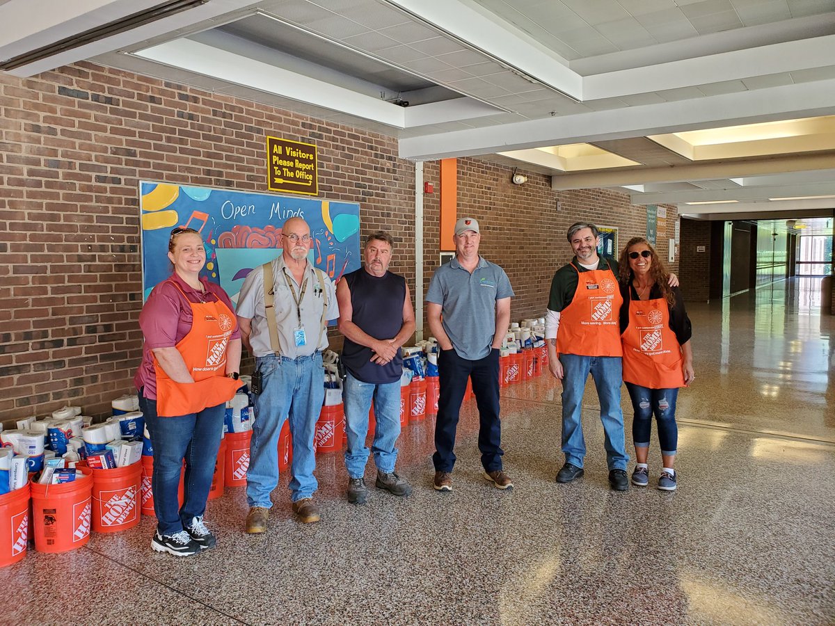 Home Depot 2510 helping Aberdeen Middle with donations from Team Depot. <a href="/Alexis_3323/">Alexis Hurley</a> @LexieFitz2510 <a href="/MsyatesThd2584/">Aisha Yates</a> <a href="/kyle_nemec/">Kyle Nemec</a>