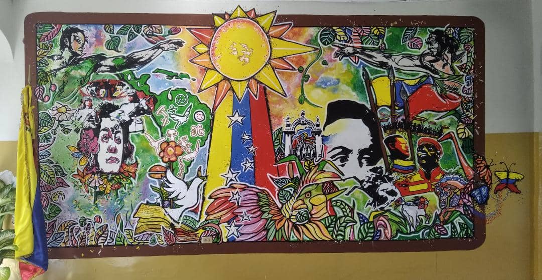 jlberroteran's tweet photo. A un día del #BicentenarioBatallaDeCarabobo, inauguramos el #MuralBicentenario de nuestra casa de estudios, el cual lleva por nombre "Con la luz del conocimiento, nuestra independencia existe", en las instalaciones de la Casona Universitaria. https://t.co/J7qPzpHUVM