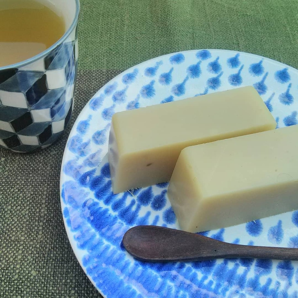 MizutamaLounge's tweet photo. Japanese sweet potato cake with green tea.
舟和風にいも羊羹作ってみた😁

#いも羊羹 #sweetpotato #japanesesweets #greentea #teatime #おやつ #polspotten #habitat https://t.co/HPGx2csCqk https://t.co/KHe4uhblm5