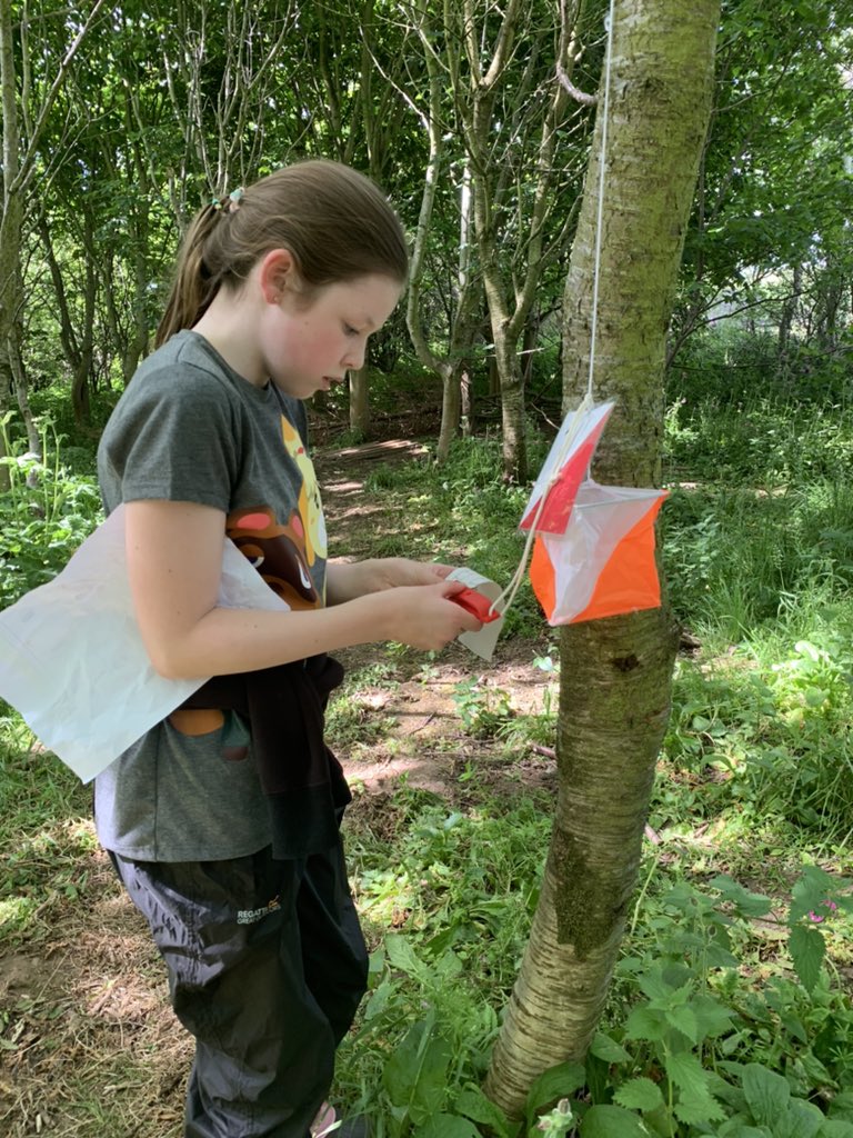 LeafyTrailsFS's tweet photo. Identifying OS symbols and learning mapping skills @Bracoden15 #orienteering @GBRorienteering @maths_outside #controlcards #mappingskills #OS #outdoorlearning @STEMLearningUK https://t.co/Saxq8Dkd4w