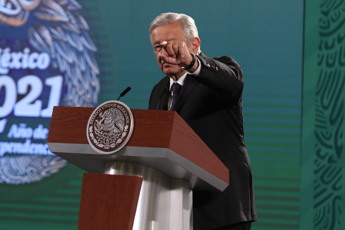El_Universal_Mx's tweet photo. La vacunación postelectoral: otra mentira de AMLO. Tenemos un presidente adicto a mentir. Le han contabilizado más de 40 mil en tres años #OpiniónPLUS de @CarlosLoret 👉 https://t.co/OdnSZr9oqT https://t.co/UKP9HFL2rT