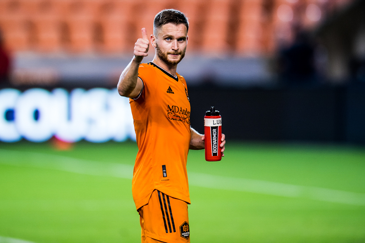 HoustonDynamo's tweet photo. It's #NationalHydrationDay, y'all! Make sure to stay hydrated in this Houston heat 🥵 https://t.co/Dyw4DodM9g