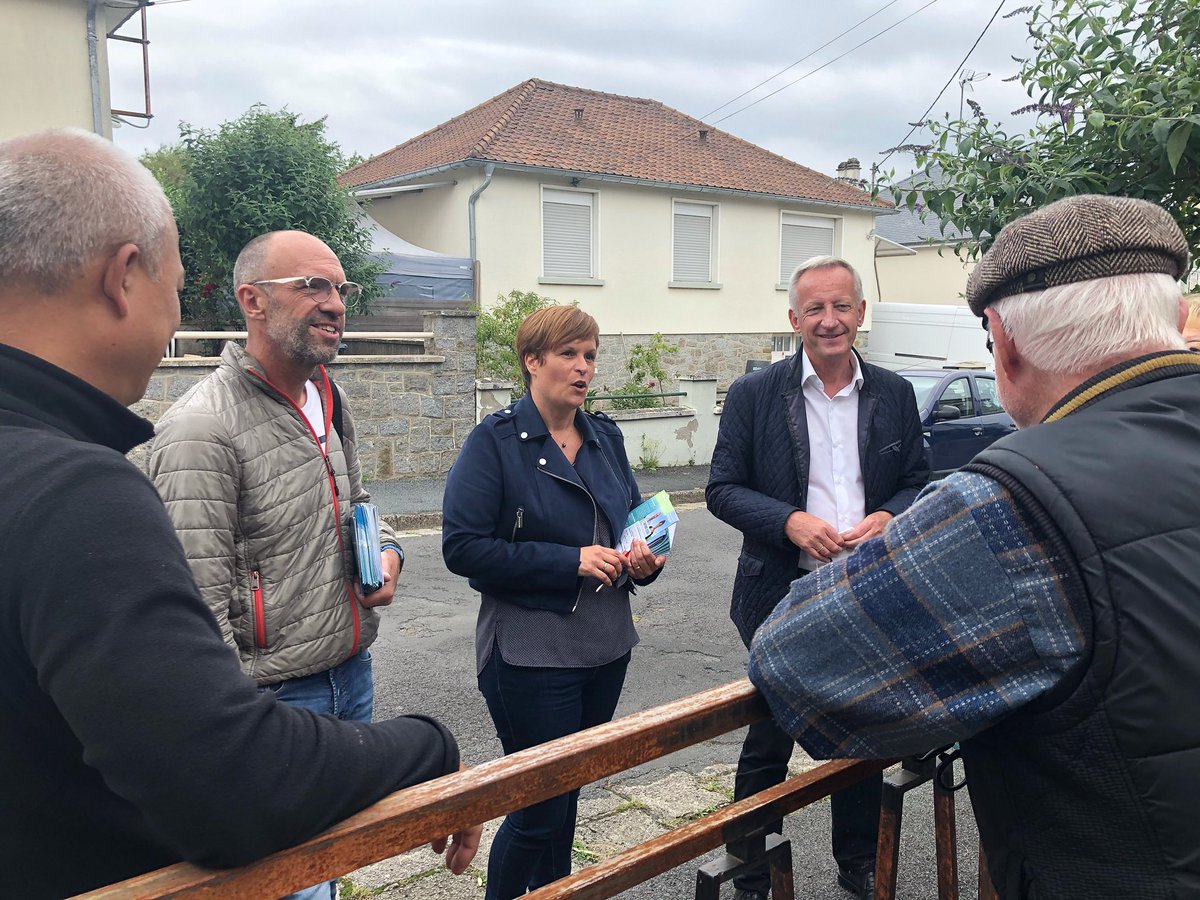 SHibonArthuis's tweet photo. Cet après-midi porte à porte en compagnie de @olivierrichefou beaucoup de rencontres diversifiées ! C’est ce qui fait toute la richesse du terrain ☺️#departementales2021 @Lamayennensembl #laval2 https://t.co/iRgjaYnE3y