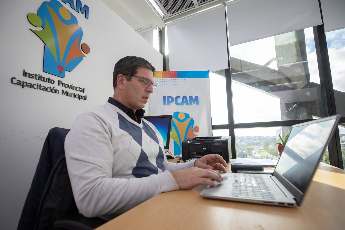 Se realizó la primera jornada de la Diplomatura en Gestión de Gobierno y Gobernanza Estratégica, nueva herramienta de capacitación que nuestro Instituto Provincial de Capacitación Municipal suma a la oferta disponible para los 427 gobiernos locales de Córdoba

#IPCAM
#IFGUCC