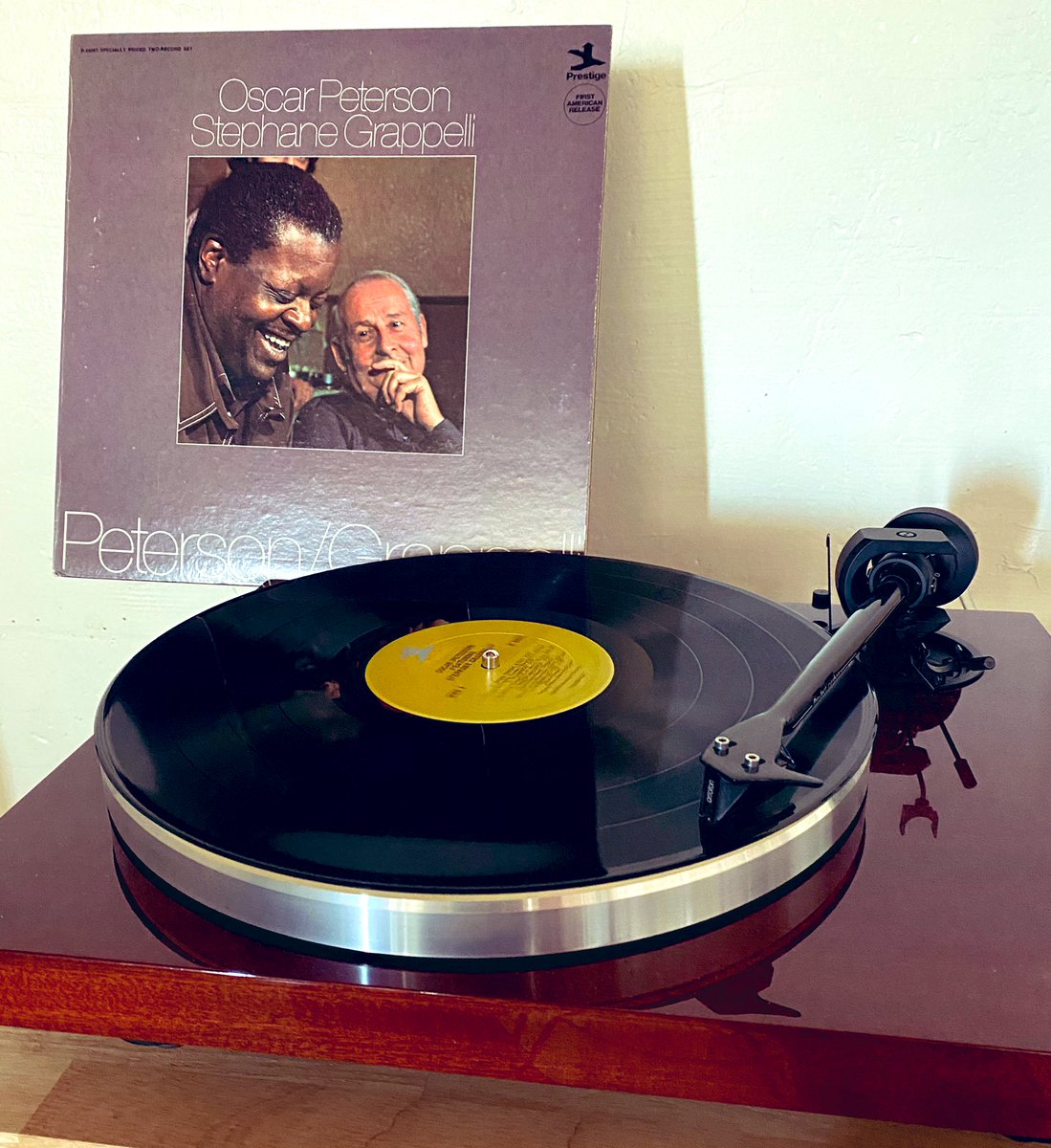 #OscarPeterson #StephaneGrappeli #PetersonGrapelli #PrestigeRecords (1974)
Bass #NielsHenningOerstedPederson
Drums #KennyClarke
Piano #OscarPeterson
Violin #StephaneGrappelli
#WednesdayVibe