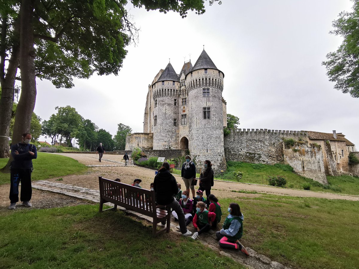 USEP28EetL's tweet photo. 🏅♻️ #JourneeOlympique #USEP♻️🏅
150 enfants de 8 écoles participent à cette journée sportive, culturelle et eco-citoyenne.

Merci à tous les partenaires présents 🤩🤗

#LesValeurs #FeteDesRelais 

@dsden28 @eurelien @usepnationale https://t.co/xZN8f2kZZN