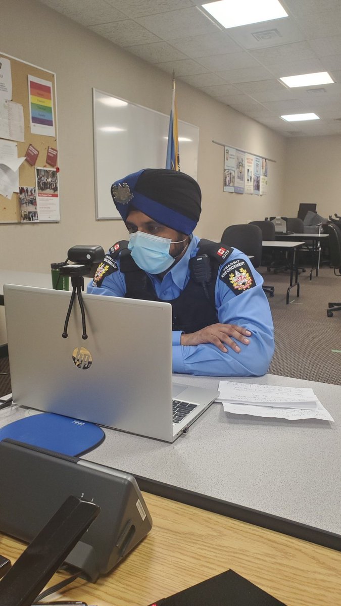 TTC_CEU's tweet photo. Officer Dhillon #30170 speaking to a class from TDSB about his experience as a bus operator before he became a Special Constable. There are so many job opportunities within the TTC and many employees  move around to gain experience in multiple areas. Always something new to try! https://t.co/11bu2uliXa