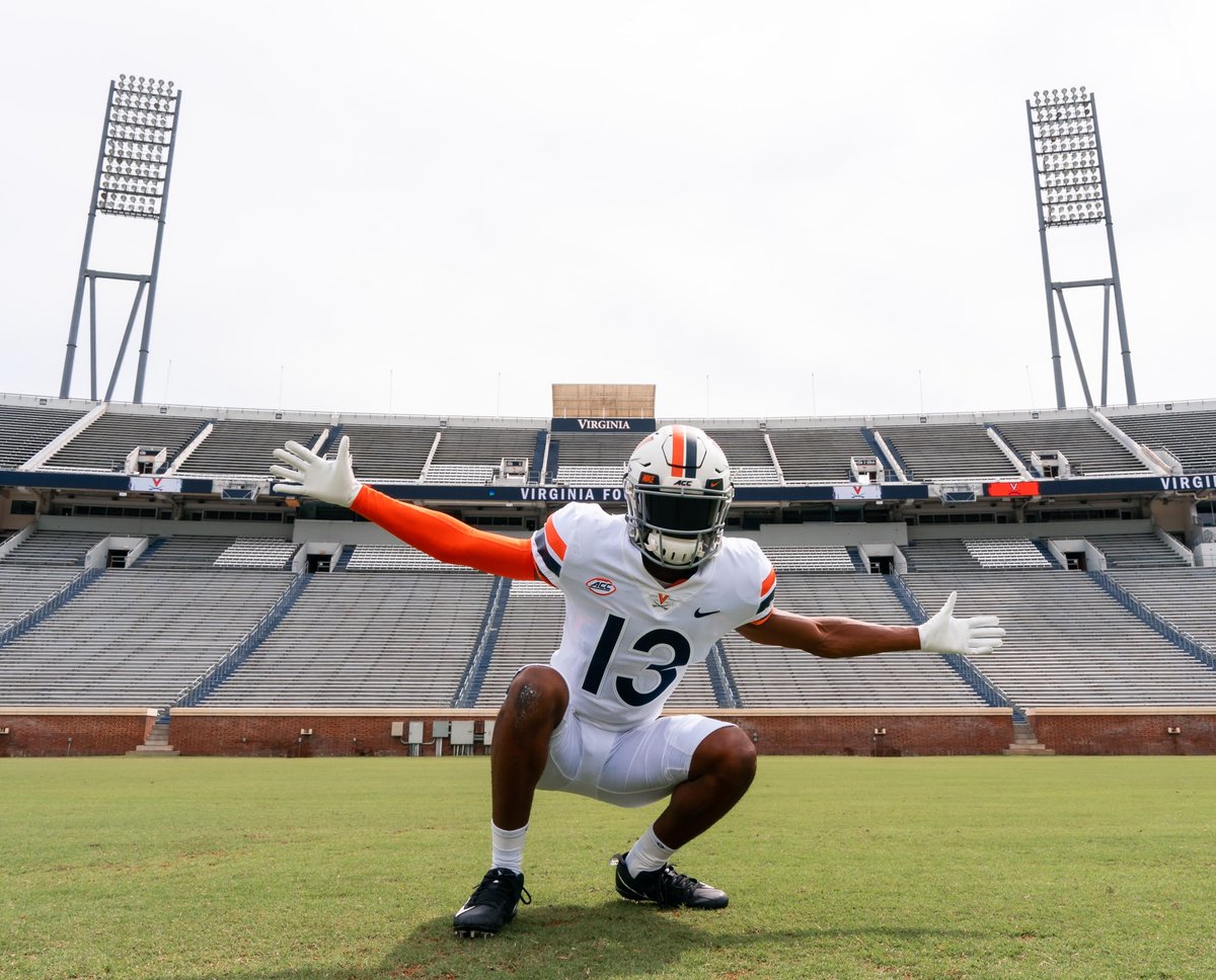 2euc3's tweet photo. I wanted to thank @UVACoachBronco @coachmhagans @CoachBWolfe @drewmeyer5 for great workout and a great unofficial visit can’t wait to come back.🔥‼️ #GoHoos https://t.co/JsnSfhsQwo
