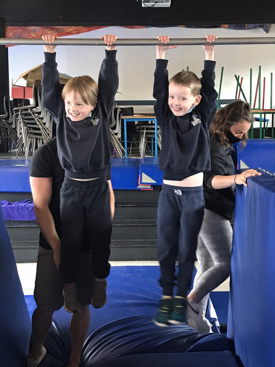 MsOlsonsClass's tweet photo. We were so lucky to have #BarMonkey in with us today! We had so much fun! Here are some photos of our hanging challenge! @followstannes https://t.co/0oAp6UGcjl