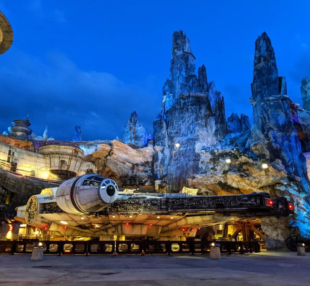 WaltDisneyWorld's tweet photo. Who are you recruiting to be your pilot when you fly the Millennium Falcon? 🌌 (📷:https://t.co/fAJiAZzFfd) https://t.co/ZblkgcS0hV