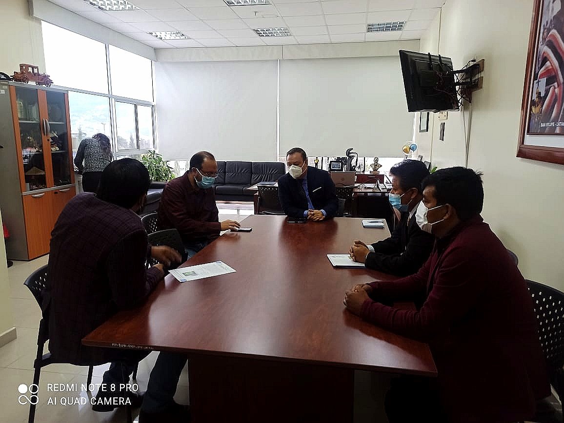 gad_elchaco's tweet photo. Reunión de trabajo con el Ing. Juan Zapata, Director @ECU911_ Ing. Diego Ripalda, Director Monitoreo @Riesgos_Ec, Luis Salazar Presidente del GADPR Gonzalo Díaz de Pineda, Ing. Javier Chávez alcalde de El Chaco, dialogaron sobre la afectación del socavón en el sector San Luis. https://t.co/WhJQSl7fay
