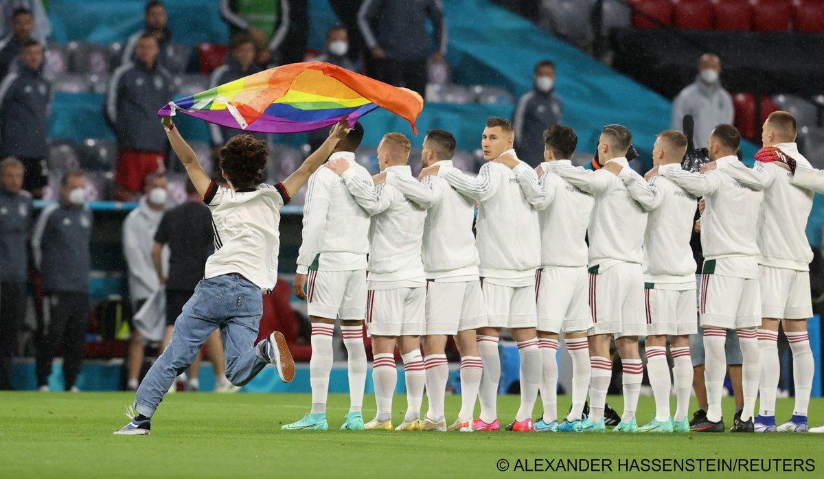 dw_sports's tweet photo. A fan holding a rainbow flag broke onto the pitch while Hungary's national anthem was playing.

#GERHUN #EURO2020 https://t.co/eLdDaAbUtn