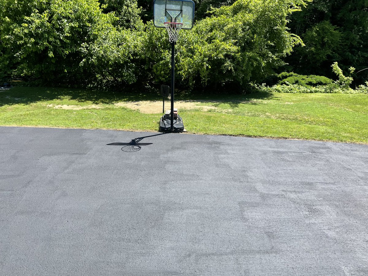 coachrowe20's tweet photo. It’s almost dead period but I always get excited during this time. Me and Cass have spent every dead period on this court. No trainers, no groups…just me and her playing HORSE, me rebounding while she gets shots up and the two of us enjoying being a dad/daughter! #notcoaching https://t.co/SBNWOLJZ9p