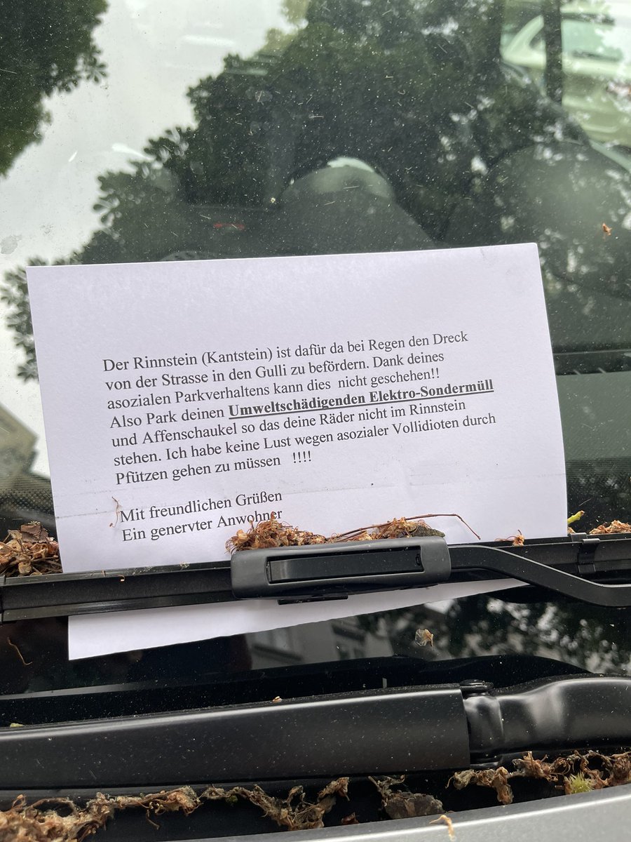 Hippie9301's tweet photo. Sympathische eppendorfer Nachbarn hab ich hier in HH…. #emobility #IdiotsForever https://t.co/YKaOw9mIYH