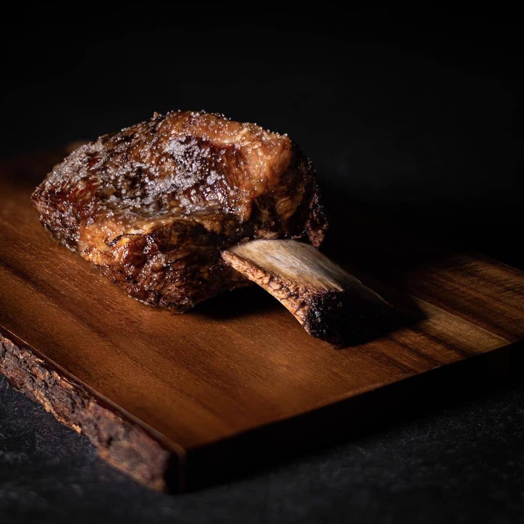 RibeyeClub's tweet photo. Short ribs get the rich marbling of rib steaks with the deep beefy flavor of chuck roast.

#meateater #foodpics #barbecue #gourmetparadise #meatphotography #dairycow #ribeye #mediumrareket #fillet #meat #roast #dish #beef https://t.co/GJ9IbRAOOT