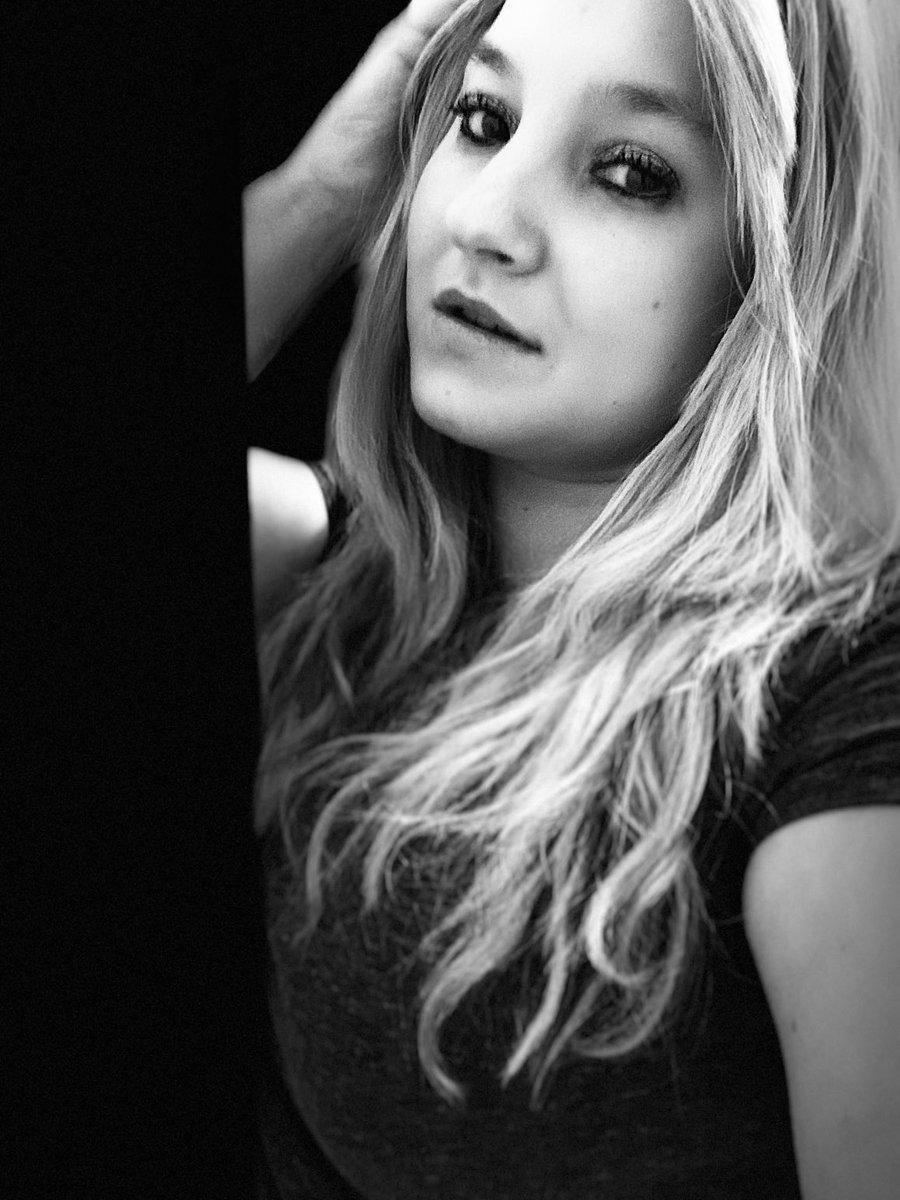 Karoline Kowa (@littlebit1388) on Twitter photo 