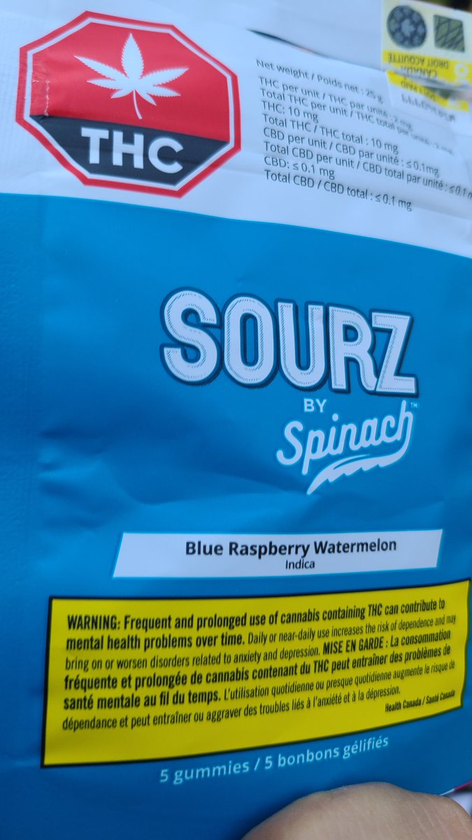 krau5e_alex's tweet image. Okay, melikes these!

@PeakProcessing #collectiveproject (10 MG THC/CBD) &quot;Blood Orange Yuzu &amp;amp; Vanilla&quot; 

+

@spinachfarms (x5 2mg THC) Blue Rasperry Watermelon gummies