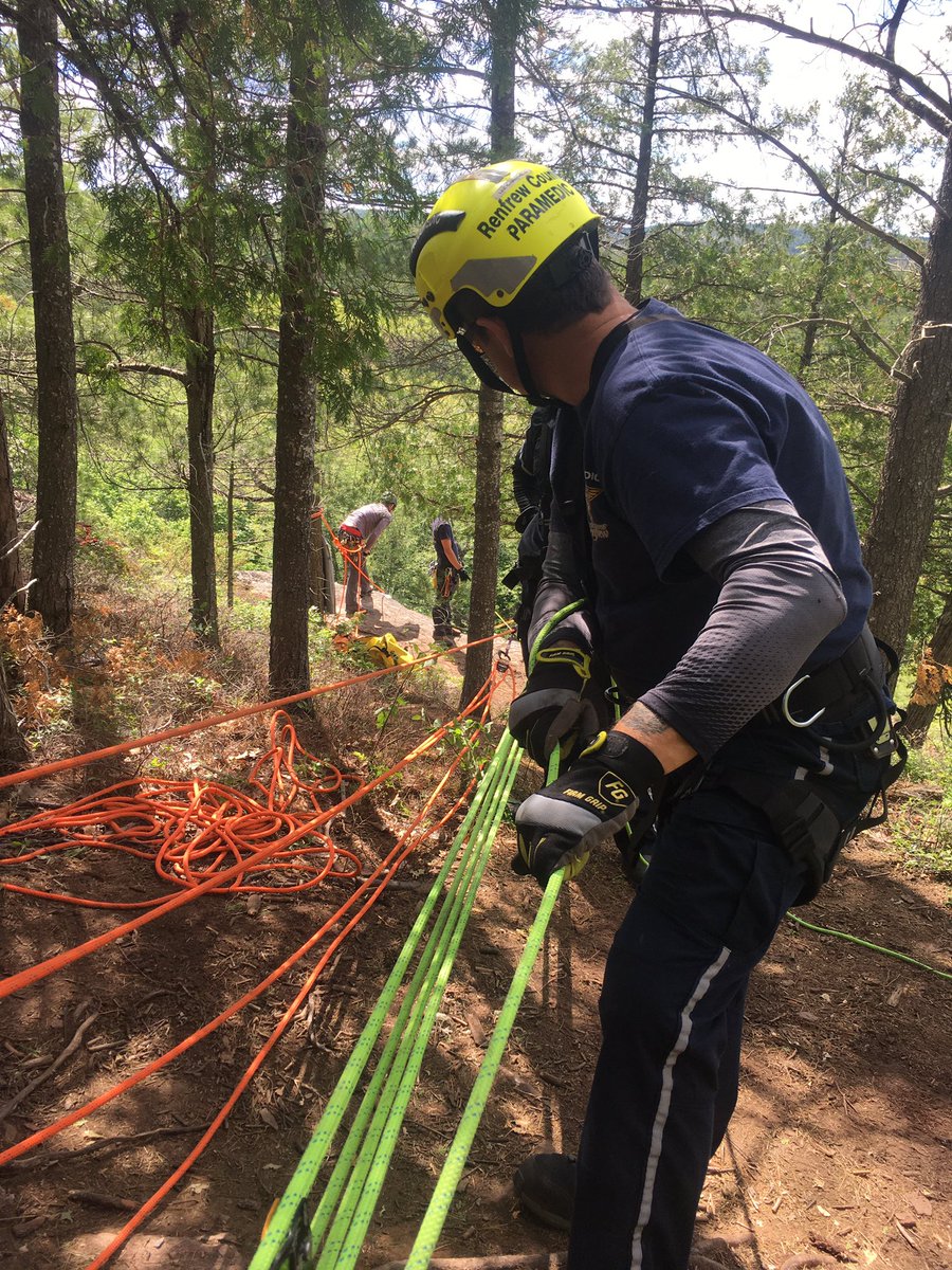 Paramedic_Matt's tweet image. Just finished up a couple of weeks of ropes training evolutions with #SierraTeam 

We were fortunate to work with our @JRCCTrentCCCOS #SARTECH partners in joint rope access scenarios. Lots of reps! 

Medic access, SARTECH lead extrication. #Interoperability #Teamwork
