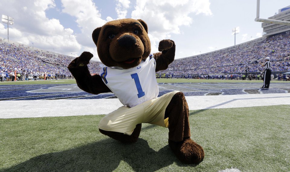 lil_reek_'s tweet image. After a great unofficial visit and conversation with coach Kelly and @jerryneuheisel , I am very blessed and excited to say that I’ve received an offer from The University of California Los Angeles