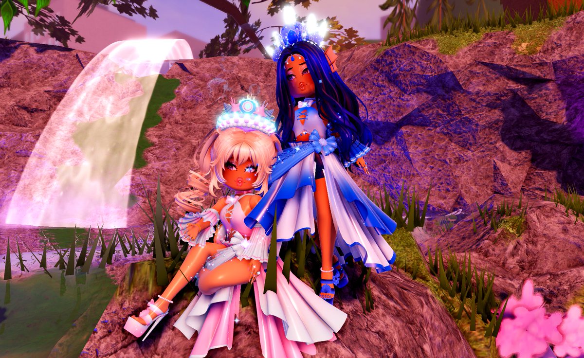 royalxxmoon's tweet photo. New photoshoot with @Elise_Amidala #RHTC #royalhigh #summerfantasyset https://t.co/QJEDjKDvy0