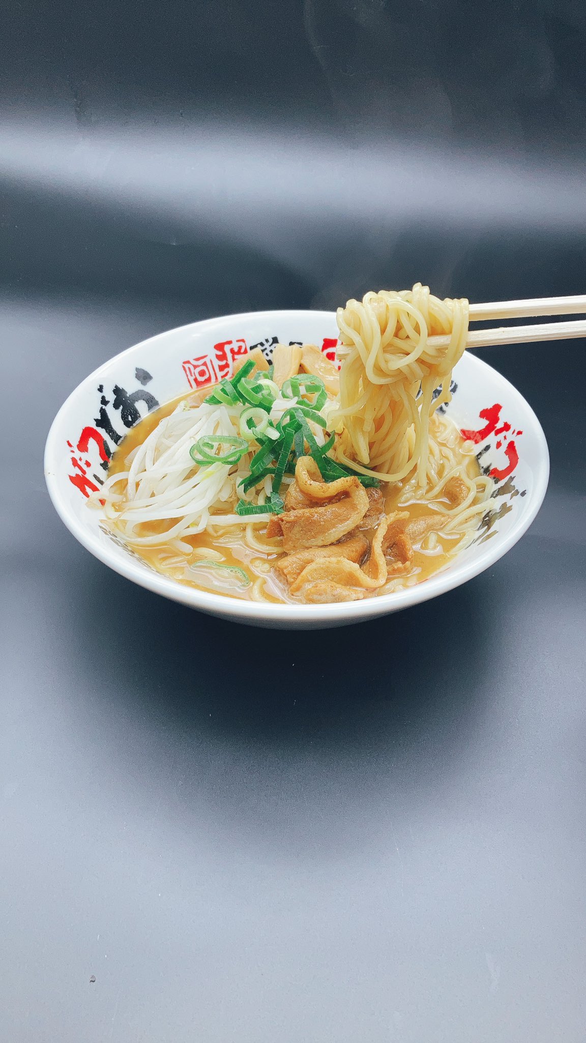 阿波徳島中華そば うだつ食堂 麺を食べる時 ススルッ って脳内で聞こえるのは多分susuruさんのせい うだつ食堂 徳島ラーメン 四国つけ麺 徳島油そば 徳島冷麺 早稲田 Ubereats フードパンダ Wolt Menu 出前館 T Co Ttvadjyl6v