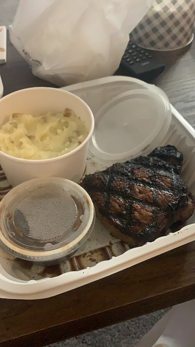 Bell_Flow34's tweet photo. When @texasroadhouse gets your order wrong AND overcooks your steak, and you haven’t had it in forever #Disappointed https://t.co/LixC5Vgc0J