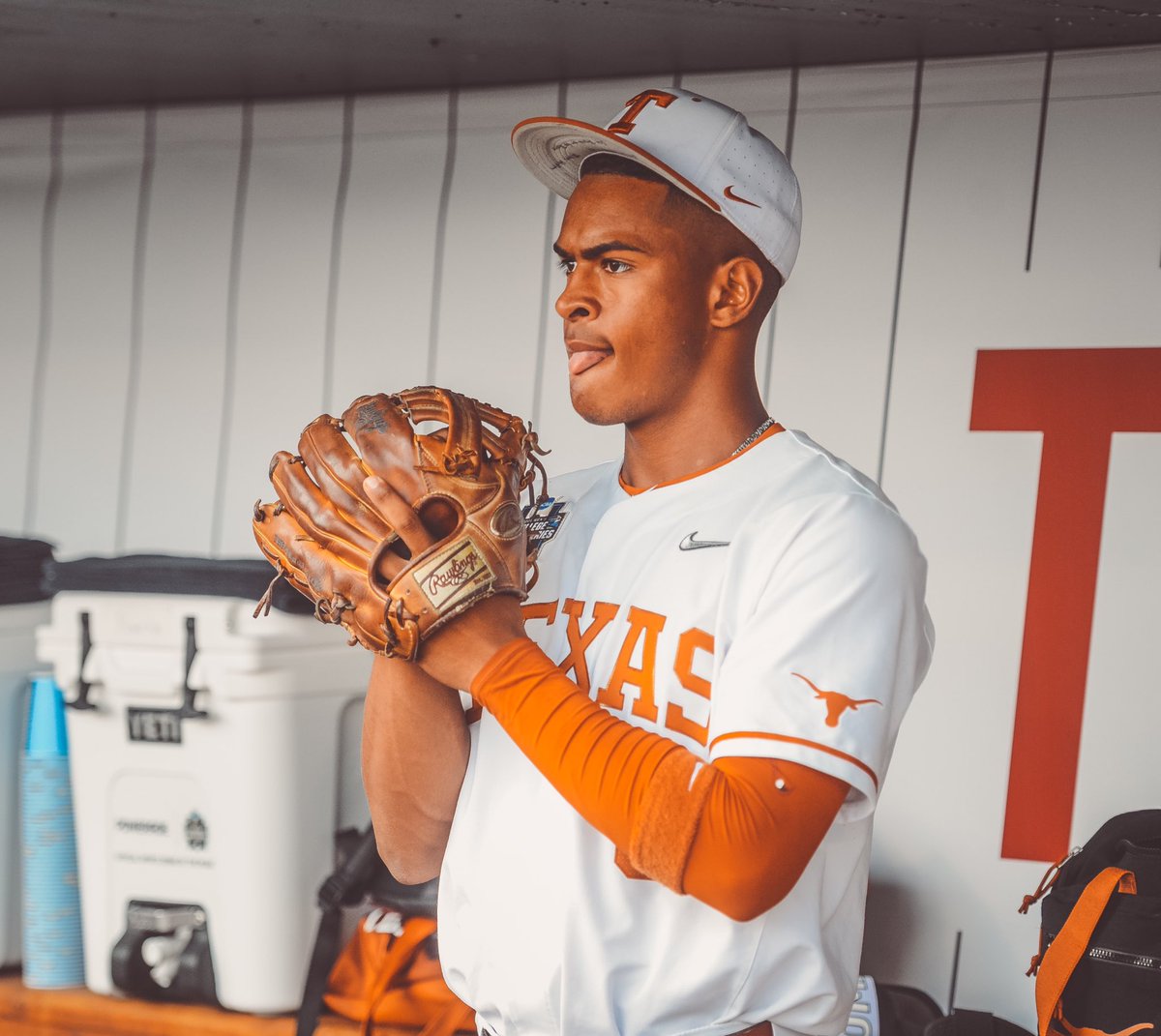 Danny Davis on X: Fun fact: Texas SS Trey Faltine uses volunteer coach Troy  Tulowitzki's old glove. That explains the gold patch (Tulo won Gold Gloves  while playing for the Rockies in