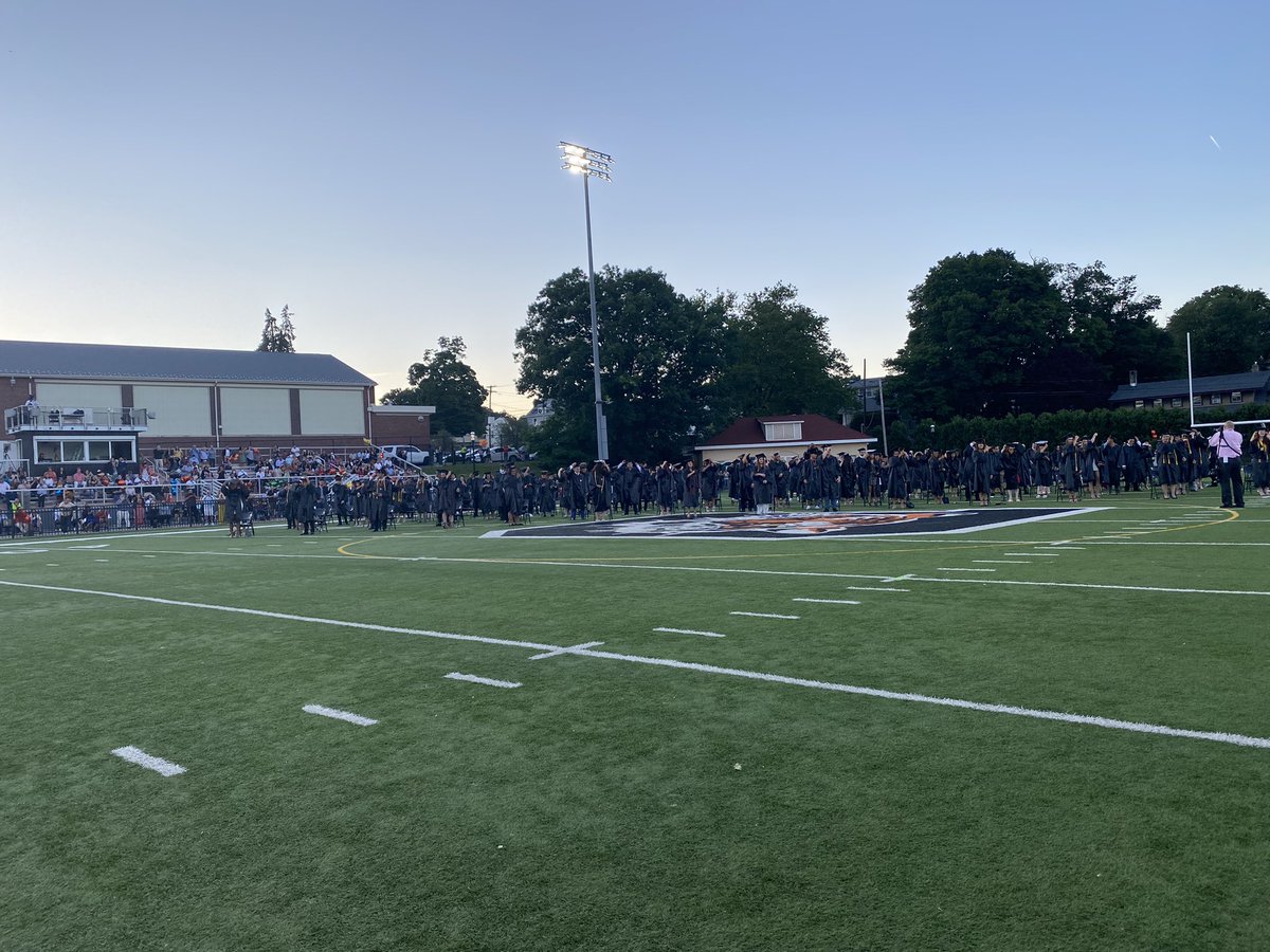 DoverGuidance's tweet photo. Congratulations to the class of 2021!! What an honor it was to see you grow. We can’t wait to see all the great things you’re going to accomplish next. #Classof2021 #DoverHighSchool #BetterMakeRoom https://t.co/BIBzpW8i7L