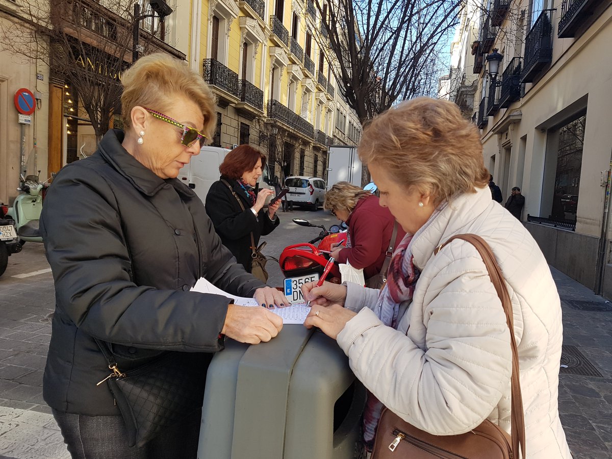 AdeppuPensiones's tweet photo. El colectivo de mayores debe seguir saliendo a defender lo publico #NOAlCierreDeCentrosDeSalud, https://t.co/uLjgq0sUyt