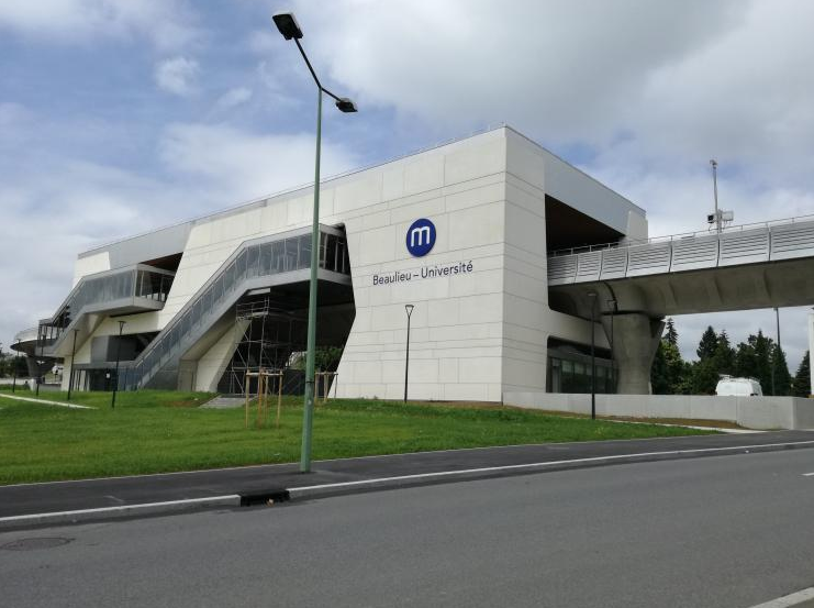LptcrR's tweet photo. Voici la future station Beaulieu - Université qui est désormais terminé, les autres stations de la ligne sont également terminés, les aménagements extérieurs sont en cours de finitions ^^ ! 
Nous avons passez le tunnel, nous arrivons au terminus ;)
#rennes @STARmeparle https://t.co/wASkc83mqu