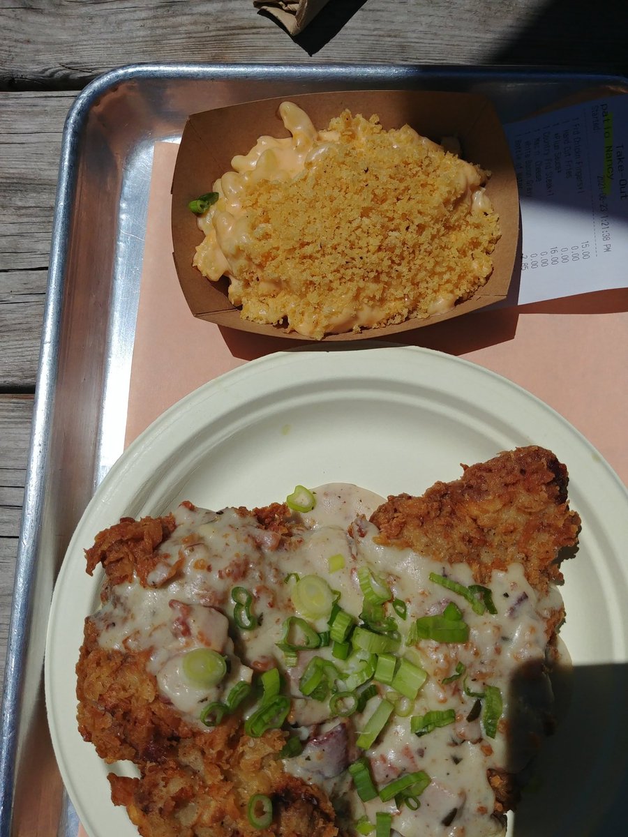 keto_canadian's tweet photo. Been craving some good southern food but I'm being held hostage by the Can Gov't. @BUTCHIESwhitby to the rescue. Thanks @Andrea_N #butchies #damntastyfood . https://t.co/0HyXepeYqM