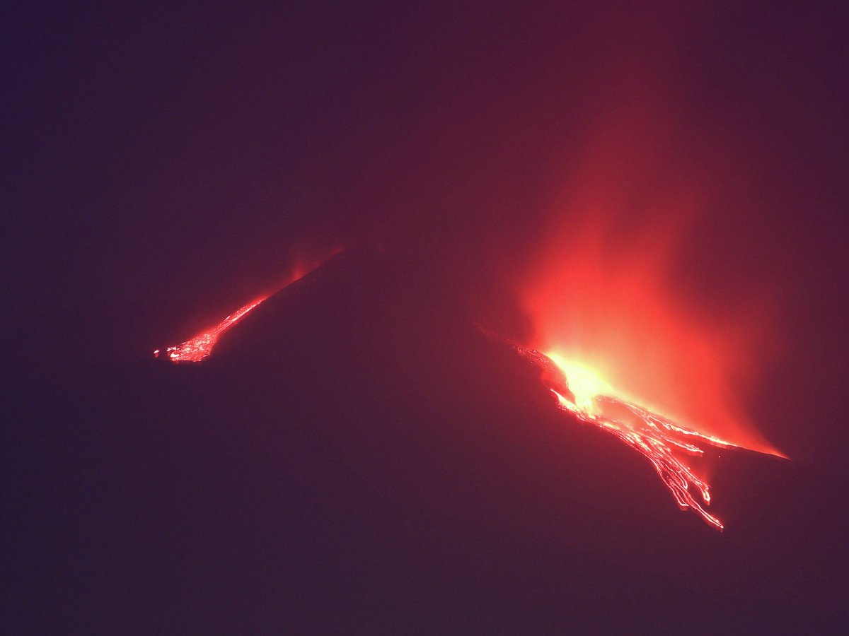 Second paroxysmal eruptive episode in one day at #Etna's Southeast Crater at sunset on 23 June 2021. These are frantic days, there are a lot of incredibly spectacular moments, but this activity also poses a certain pressure on us - both the scientists and the Etnean population.