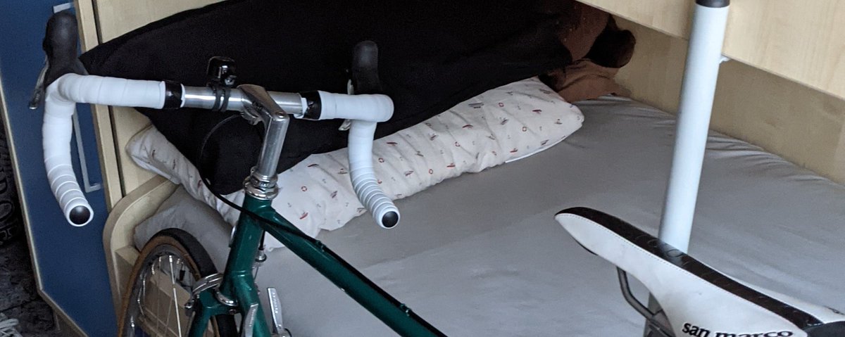 enuso_AX's tweet photo. Hoy le he cambiado la cinta del manillar a mi bici.
[ NO HE PODIDO HACERLO PEOR :) ] https://t.co/lzphsYsV13