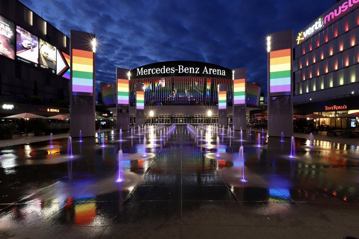 Mercedes Benz Arena On Twitter Ein Zeichen Fur Akzeptanz Und Toleranz Jeden Tag Nicht Nur Heute Pride Loveislove Prideandlove Toleranz