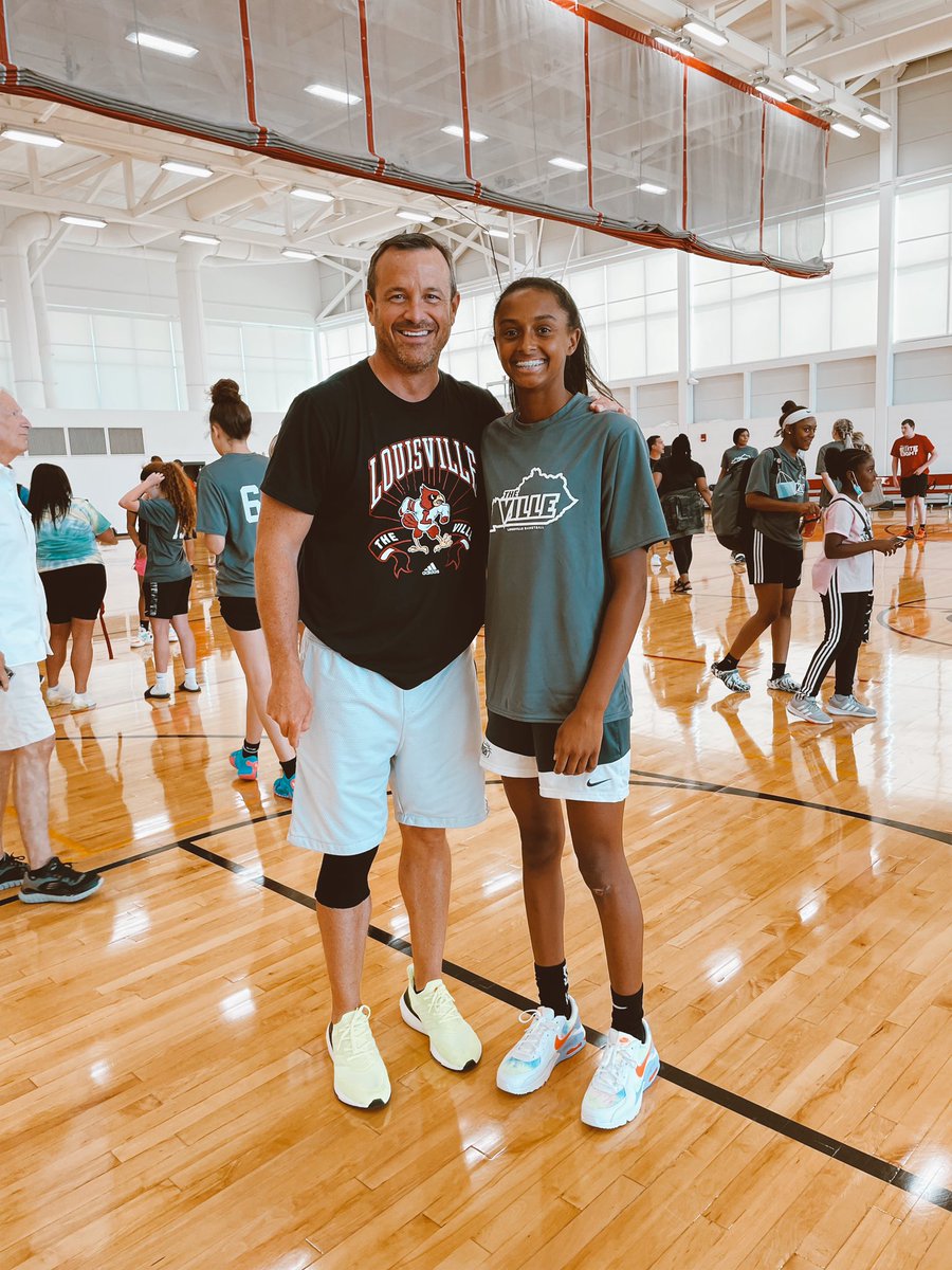 haylenayers's tweet photo. love the work and energy @UofLWBB elite camp! @CoachJeffWalz  @villehoopcoach  @CoachJPineda24 @mykasa_baller23 https://t.co/p2M31oyPUO