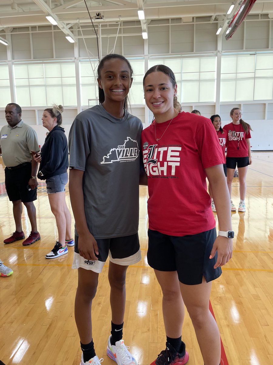 love the work and energy @UofLWBB elite camp! <a href="/CoachJeffWalz/">@coachjeffwalz</a>  @villehoopcoach  <a href="/CoachJPineda24/">J Pineda  🇧🇸&🇨🇴</a> @mykasa_baller23