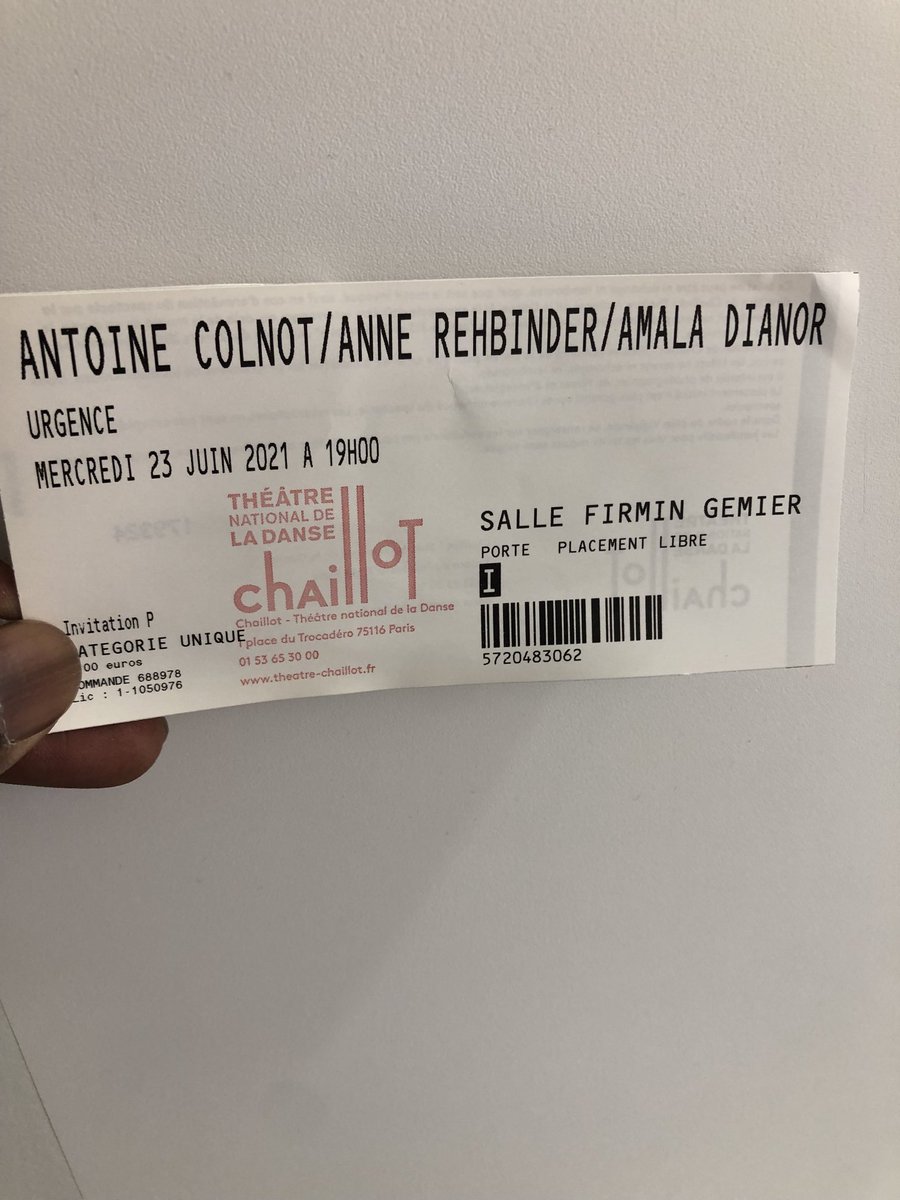 Un spectacle qui en dit long sur nos maux de société …..⁦<a href="/antoinecolnot/">Antoine Colnot</a>⁩ @annerehbinder @amaladianor 
#urgence ⁦<a href="/TheatreChaillot/">Théâtre Chaillot</a>⁩